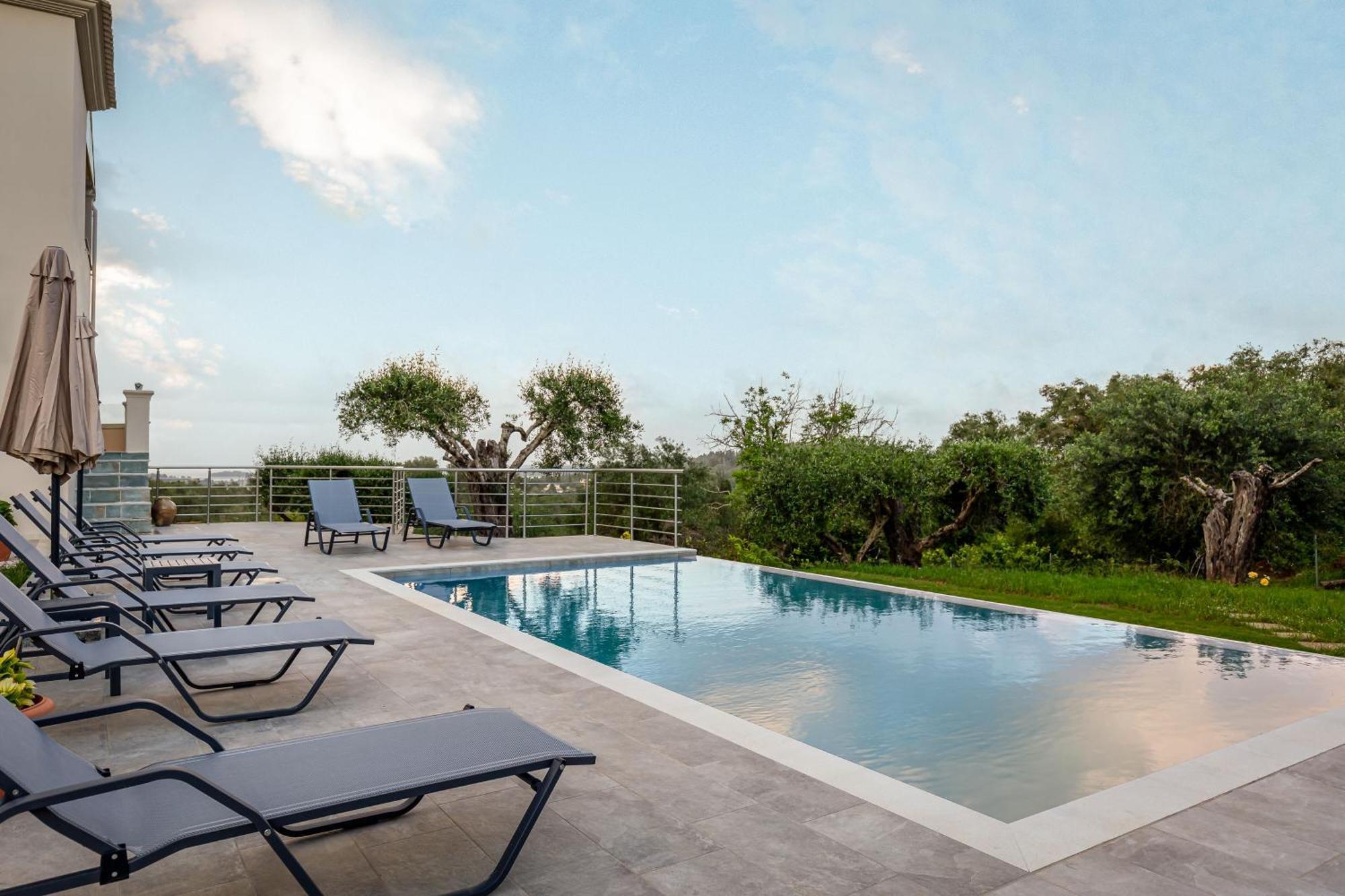 Βίλα Avra House *