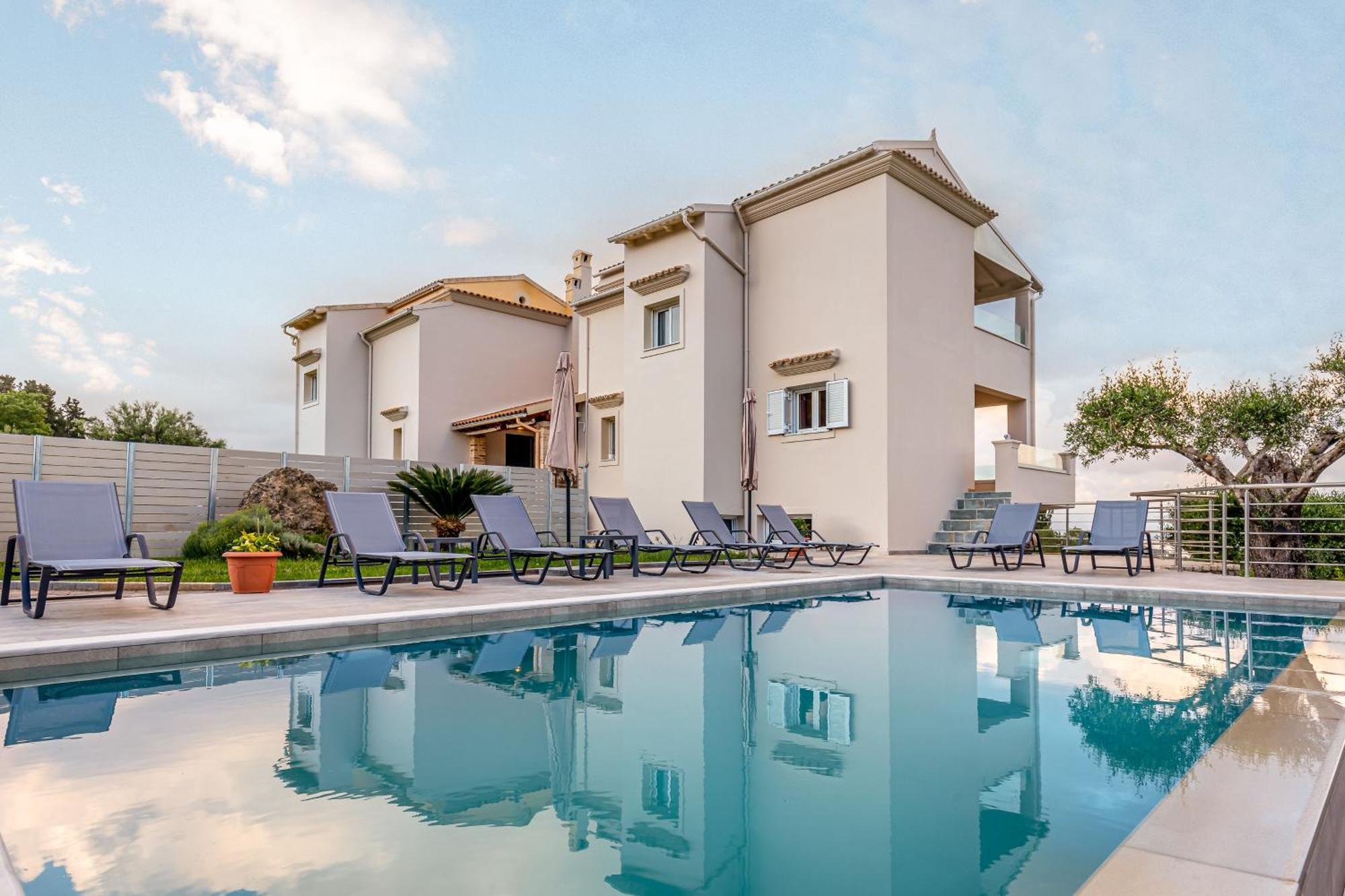 Avra House * Πουλάδες